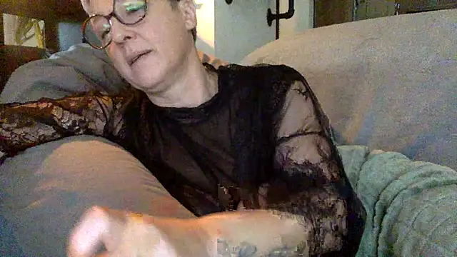 Snapshot of Kbimpakt chatting on 11/17/25, 08:20 Kbimpakt online show from 11/17/25, 08:20