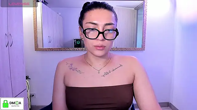Snapshot of EricaVanderhill chatting on 07/27/26, 10:50 EricaVanderhill online show from 07/27/26, 10:50