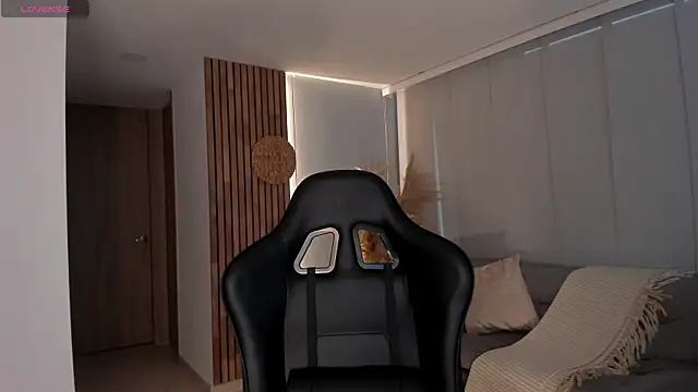 AnnieHallX online show from 03/04/25, 12:01