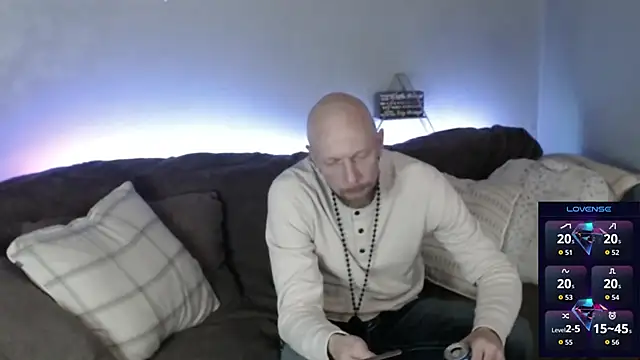 MaxRouger online show from 10/31/25, 06:47