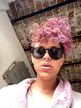 Snapshot of Alicbranca chatting on 09/21/25, 07:37 Alicbranca online show from 09/21/25, 07:37