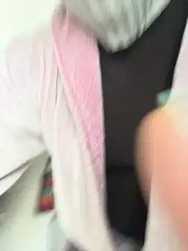Snapshot of Alicbranca chatting on 07/23/26, 03:32 Alicbranca online show from 07/23/26, 03:32