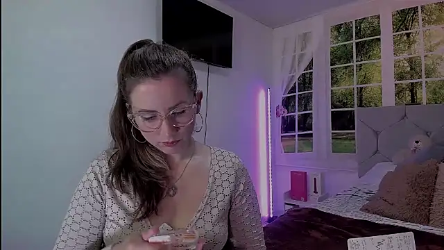 vanessabrown  online show from 04/17/26, 02:53