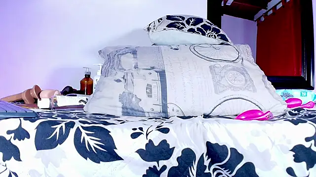 sofi decker online show from 03/08/25, 03:06