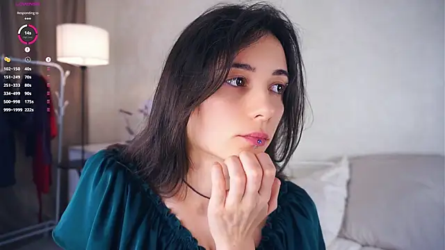 Holla Molly online show from 03/09/25, 12:09