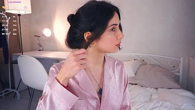 Holla Molly online show from 03/18/25, 09:31