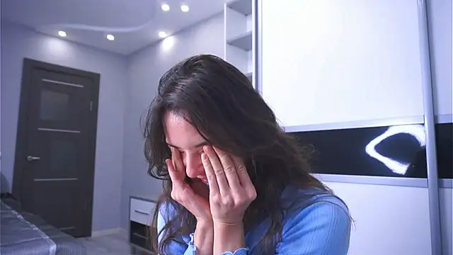 Holla Molly online show from 02/04/26, 08:53