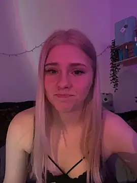 Blueeyezz0 online show from 02/25/26, 08:40