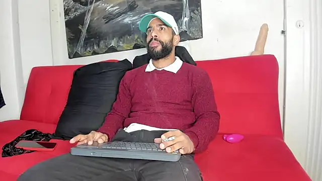 Snapshot of sweatyhairypig23 chatting on 09/27/25, 01:21 sweatyhairypig23 online show from 09/27/25, 01:21