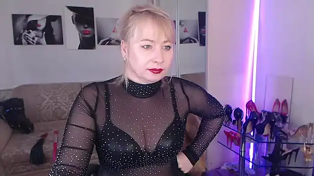 Snapshot of MistressMilfa chatting on 02/28/25, 10:52 MistressMilfa online show from 02/28/25, 10:52