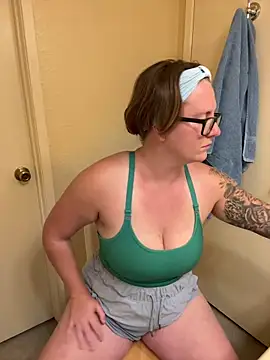 Lizzyloo online show from 12/16/24, 05:22