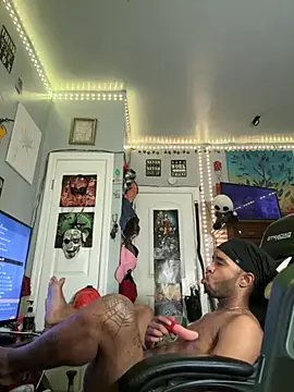 Snapshot of spideyzaddy chatting on 09/19/25, 06:37 spideyzaddy online show from 09/19/25, 06:37