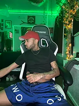 Snapshot of spideyzaddy chatting on 11/22/25, 03:27 spideyzaddy online show from 11/22/25, 03:27