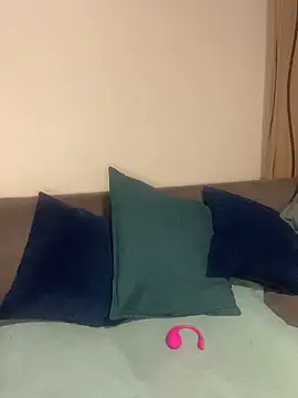 PETITE NAOMI online show from 02/28/25, 04:21