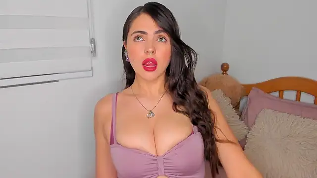 Snapshot of llanna_ chatting on 12/14/24, 04:34 llanna  online show from 12/14/24, 04:34