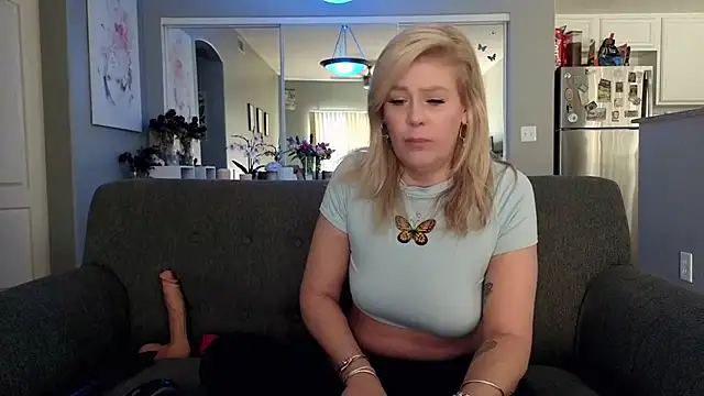 Lexi Shocker online show from 11/17/25, 06:57