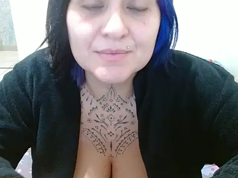 Snapshot of vaholiver chatting on 05/12/26, 05:54 vaholiver online show from 05/12/26, 05:54