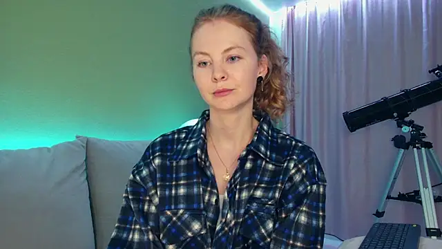 Snapshot of Cuddle_Cat chatting on 01/17/25, 02:28 Cuddle Cat online show from 01/17/25, 02:28