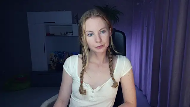 Cuddle Cat online show from 10/27/25, 01:59