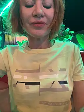 Jullia Moor online show from 06/01/26, 08:10