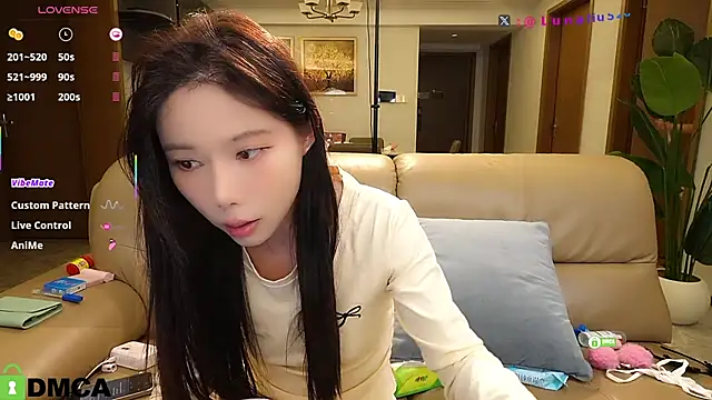 Luna520 online show from 11/16/25, 02:11