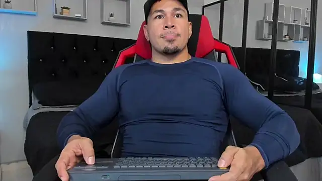 tyler hank01 online show from 02/25/26, 02:27