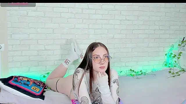 LinaKenny online show from 12/02/25, 02:34