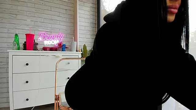 Britney Charm  online show from 11/25/25, 08:14