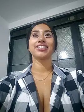 Valentinne z online show from 01/31/25, 02:26