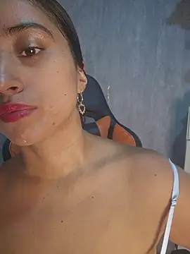 Valentinne z online show from 10/25/25, 01:13