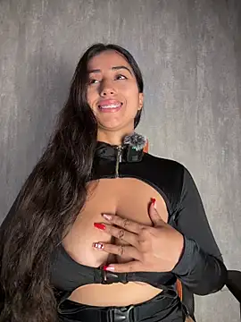 Valentinne z online show from 12/03/25, 11:58