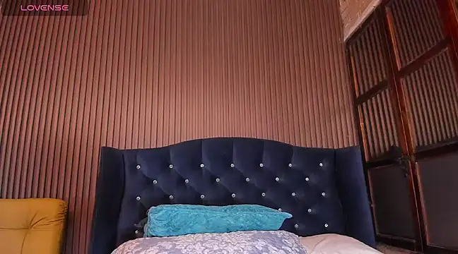 Snapshot of JuliaDawson_ chatting on 02/10/25, 05:03 JuliaDawson online show from 02/10/25, 05:03