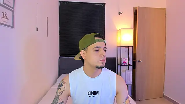 Snapshot of alejandro_calderon1 chatting on 04/23/26, 06:58 alejandro calderon1 online show from 04/23/26, 06:58