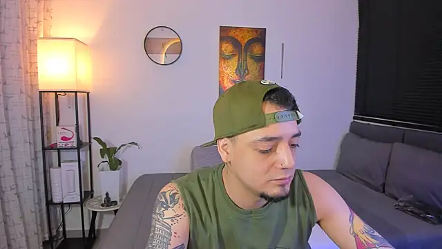 Snapshot of alejandro_calderon1 chatting on 05/29/26, 04:32 alejandro calderon1 online show from 05/29/26, 04:32