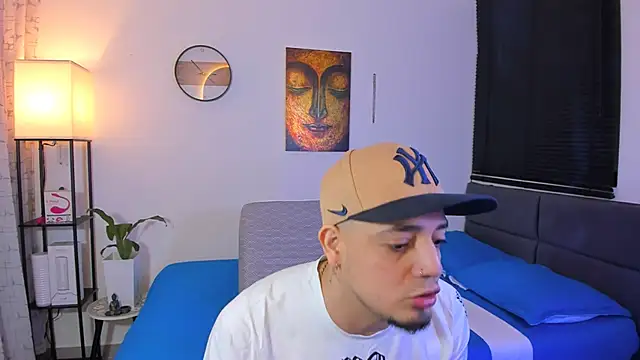 Snapshot of alejandro_calderon1 chatting on 06/09/26, 03:07 alejandro calderon1 online show from 06/09/26, 03:07