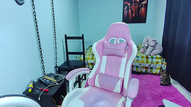 Snapshot of Hannah-grace chatting on 02/02/25, 10:57 Hannah-grace online show from 02/02/25, 10:57