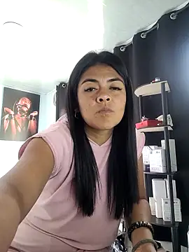 Snapshot of Hannah-grace chatting on 02/14/25, 02:33 Hannah-grace online show from 02/14/25, 02:33