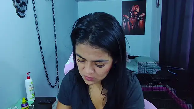 Snapshot of Hannah-grace chatting on 02/19/25, 12:11 Hannah-grace online show from 02/19/25, 12:11