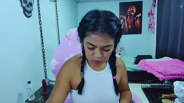 Snapshot of Hannah-grace chatting on 03/01/25, 10:45 Hannah-grace online show from 03/01/25, 10:45