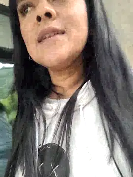 Snapshot of Hannah-grace chatting on 03/04/25, 01:17 Hannah-grace online show from 03/04/25, 01:17