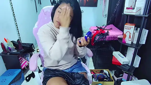 Snapshot of Hannah-grace chatting on 03/14/25, 04:09 Hannah-grace online show from 03/14/25, 04:09