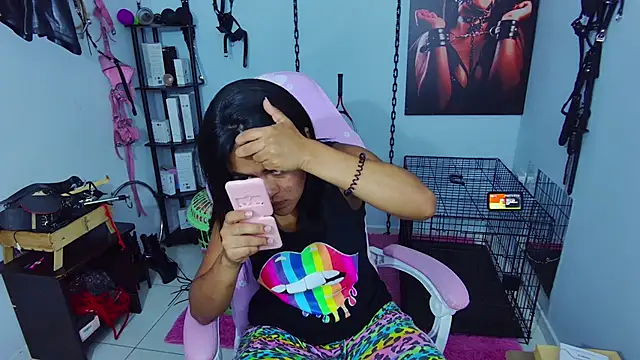 Snapshot of Hannah-grace chatting on 09/21/25, 11:12 Hannah-grace online show from 09/21/25, 11:12