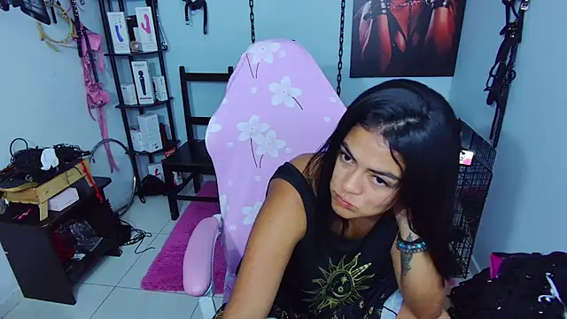 Snapshot of Hannah-grace chatting on 09/23/25, 01:30 Hannah-grace online show from 09/23/25, 01:30