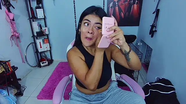 Snapshot of Hannah-grace chatting on 10/06/25, 02:03 Hannah-grace online show from 10/06/25, 02:03