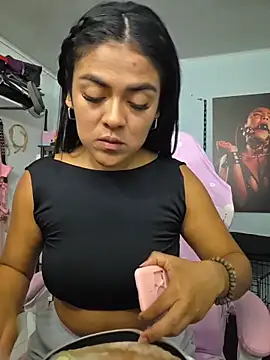 Snapshot of Hannah-grace chatting on 10/16/25, 01:23 Hannah-grace online show from 10/16/25, 01:23