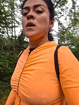 Snapshot of Hannah-grace chatting on 11/07/25, 11:54 Hannah-grace online show from 11/07/25, 11:54