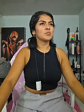 Snapshot of Hannah-grace chatting on 11/10/25, 01:21 Hannah-grace online show from 11/10/25, 01:21