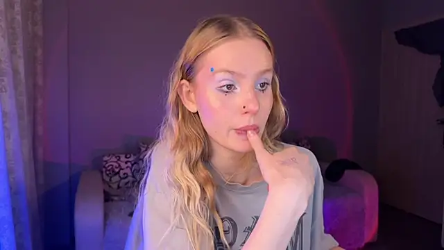 Chanel Gill online show from 09/10/25, 03:56