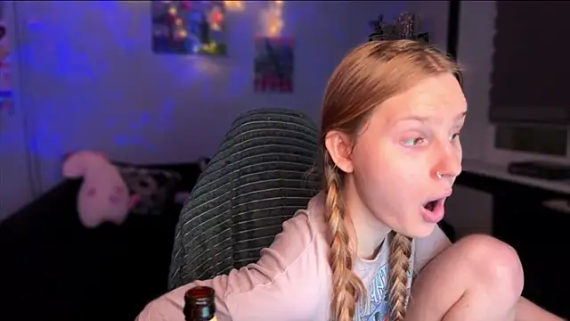 Chanel Gill online show from 12/17/25, 06:36