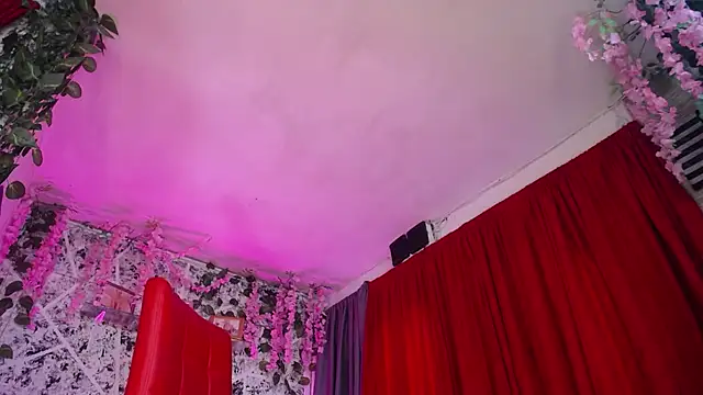 Snapshot of hornytsblonde chatting on 06/03/26, 02:33 hornytsblonde online show from 06/03/26, 02:33